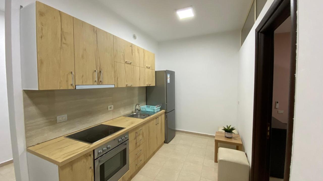 Anna'S Apartament Lushnje ภายนอก รูปภาพ