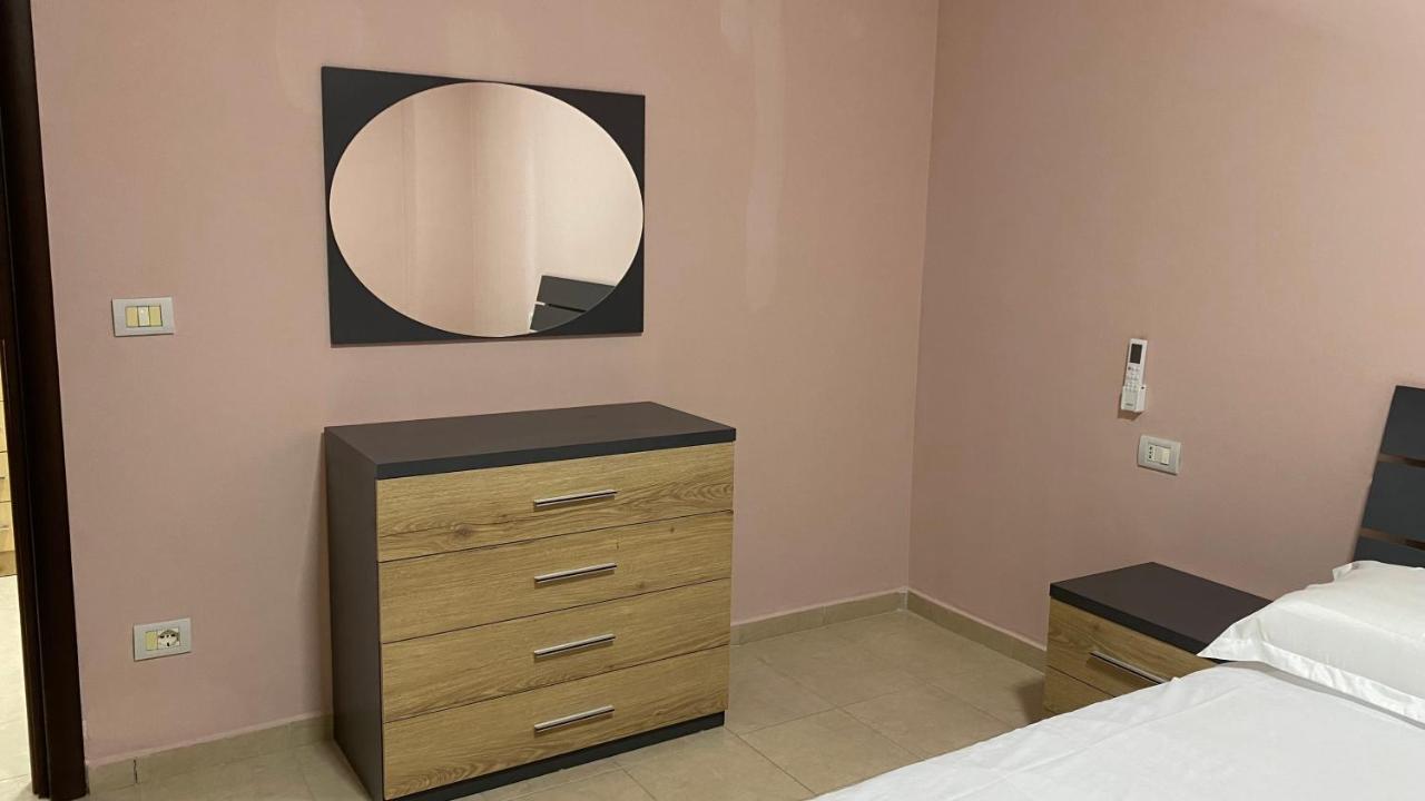 Anna'S Apartament Lushnje ภายนอก รูปภาพ