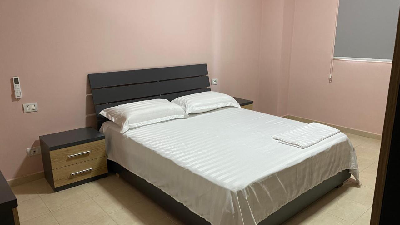 Anna'S Apartament Lushnje ภายนอก รูปภาพ