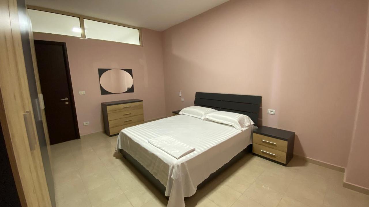 Anna'S Apartament Lushnje ภายนอก รูปภาพ